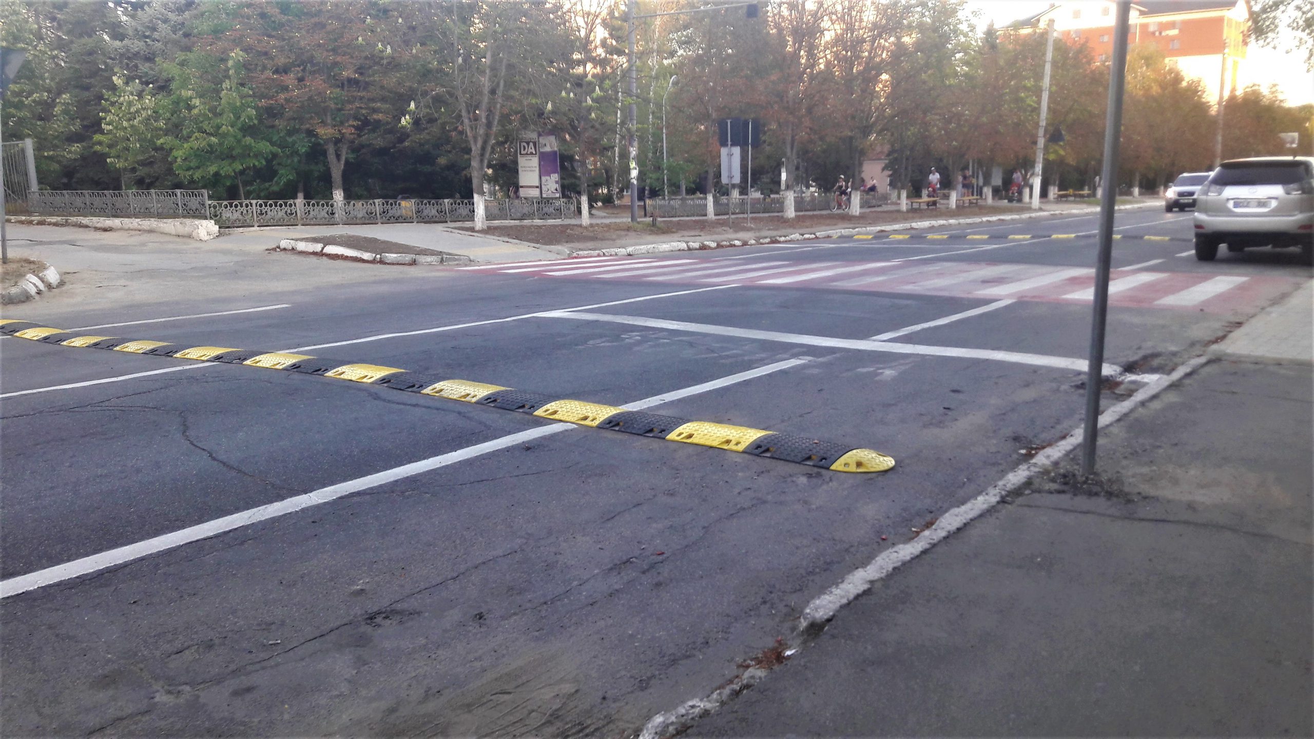La zebra din fața liceului „Andrei Vartic” au fost amplasate limitatoare de viteză. 1 1 prima limitator scaled