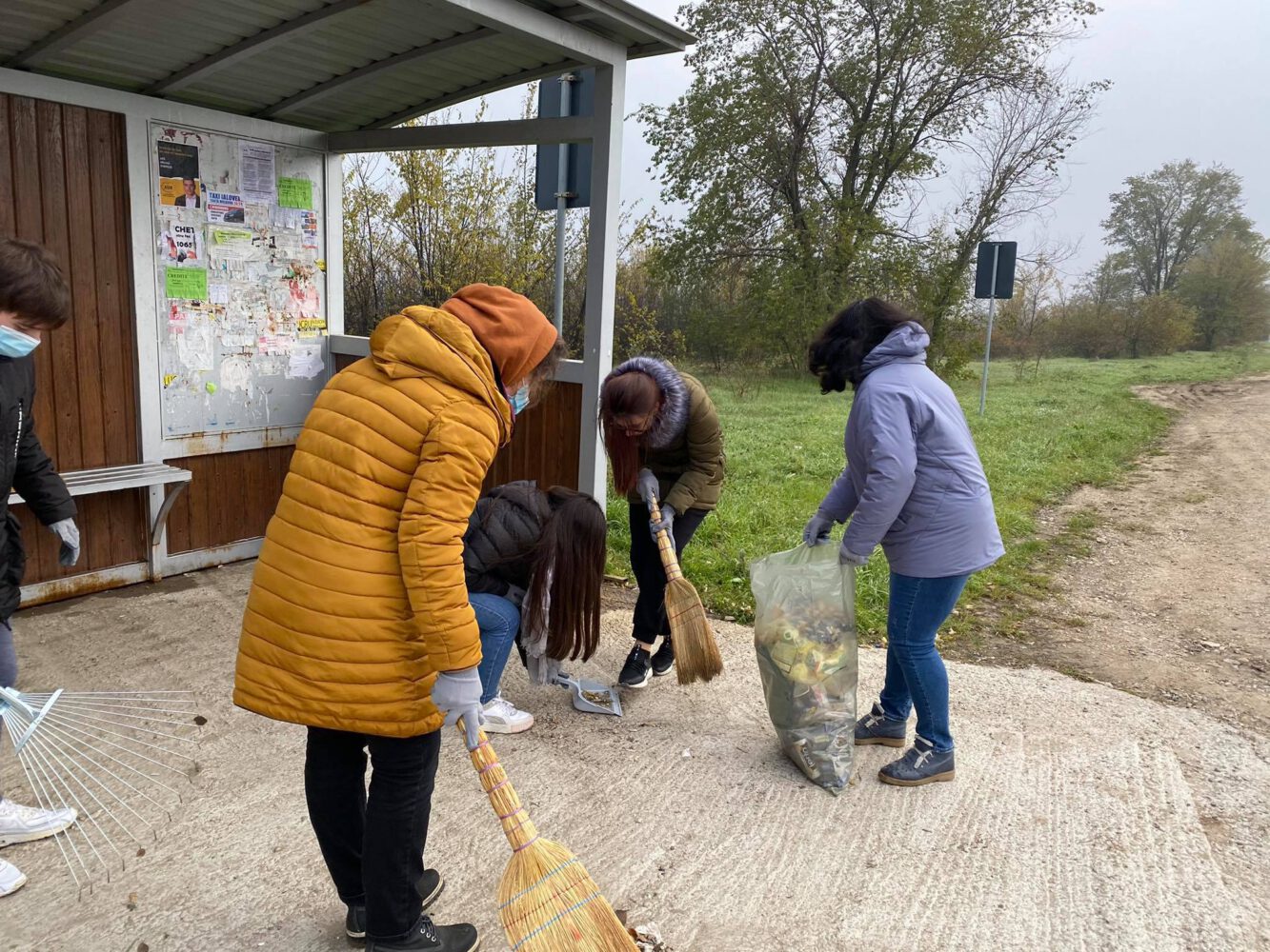O faptă bună pentru Ialoveni de la liceenii de la „Andrei Vartic” 8 voluntari statii vartic 9