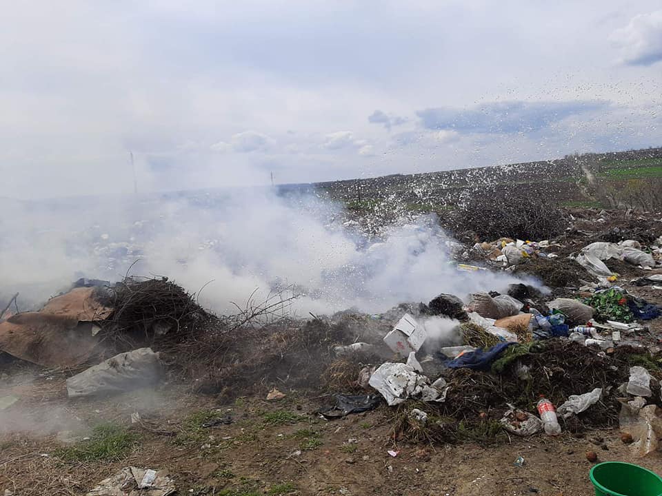 Gunoiștea din comuna Țipala, incendiată pentru a doua oară în luna aprilie 1 174610312 409298310300356 3179654863409460165 n