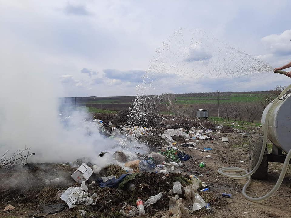 Gunoiștea din comuna Țipala, incendiată pentru a doua oară în luna aprilie 3 174614268 409298436967010 5953890133233556649 n
