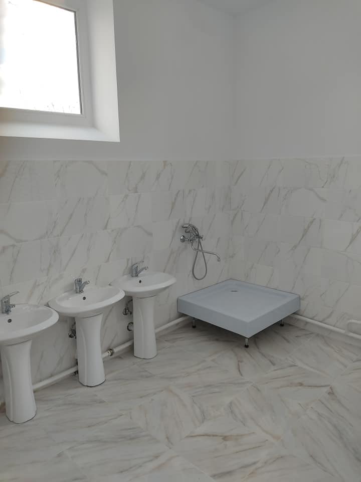 FOTO// Condiții mai bune pentru copii: Un bloc sanitar al grădiniței din Dănceni, reparat 9 176007463 4131433613612116 8254708624612466102 n