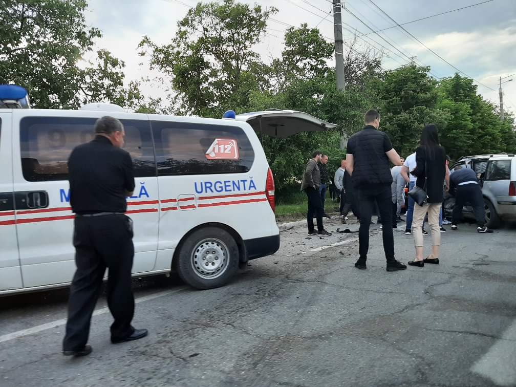FOTO// Accident grav pe strada centrală din orașul Ialoveni 3 received 1223216424762615 1