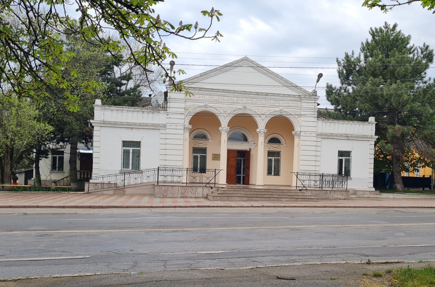 VIDEO/ DOC// „Templul culturii” din orașul Ialoveni va purta numele maestrului Andrei Ungureanu 2 20210502 Cladirea Casei de cultura