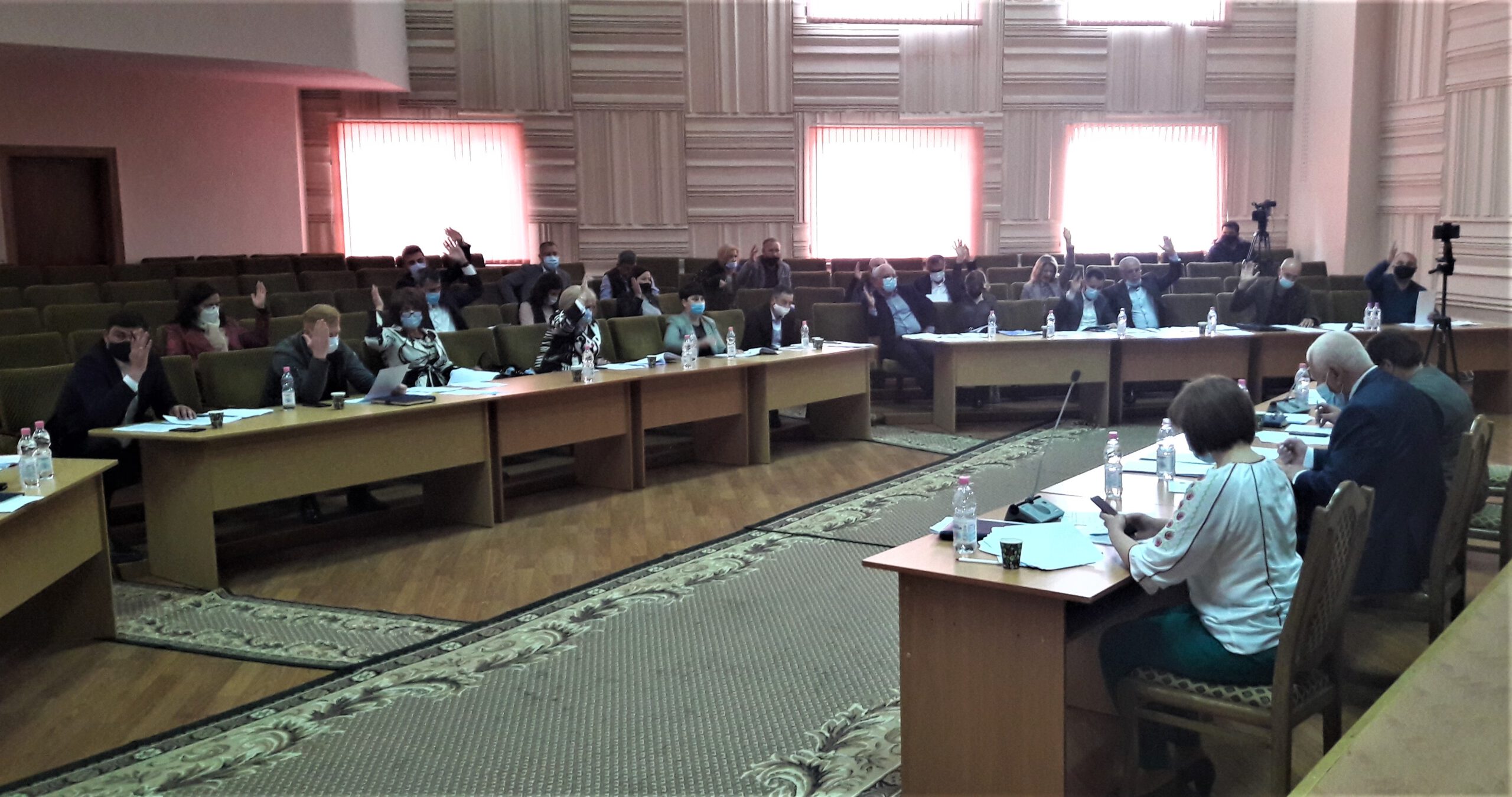 78 de mii lei alocați pentru ajutoare materiale mai multor persoane, la o ședință a Consiliului raional Ialoveni. 1 20210514 Consilierii CRI voteaza sedinta scaled