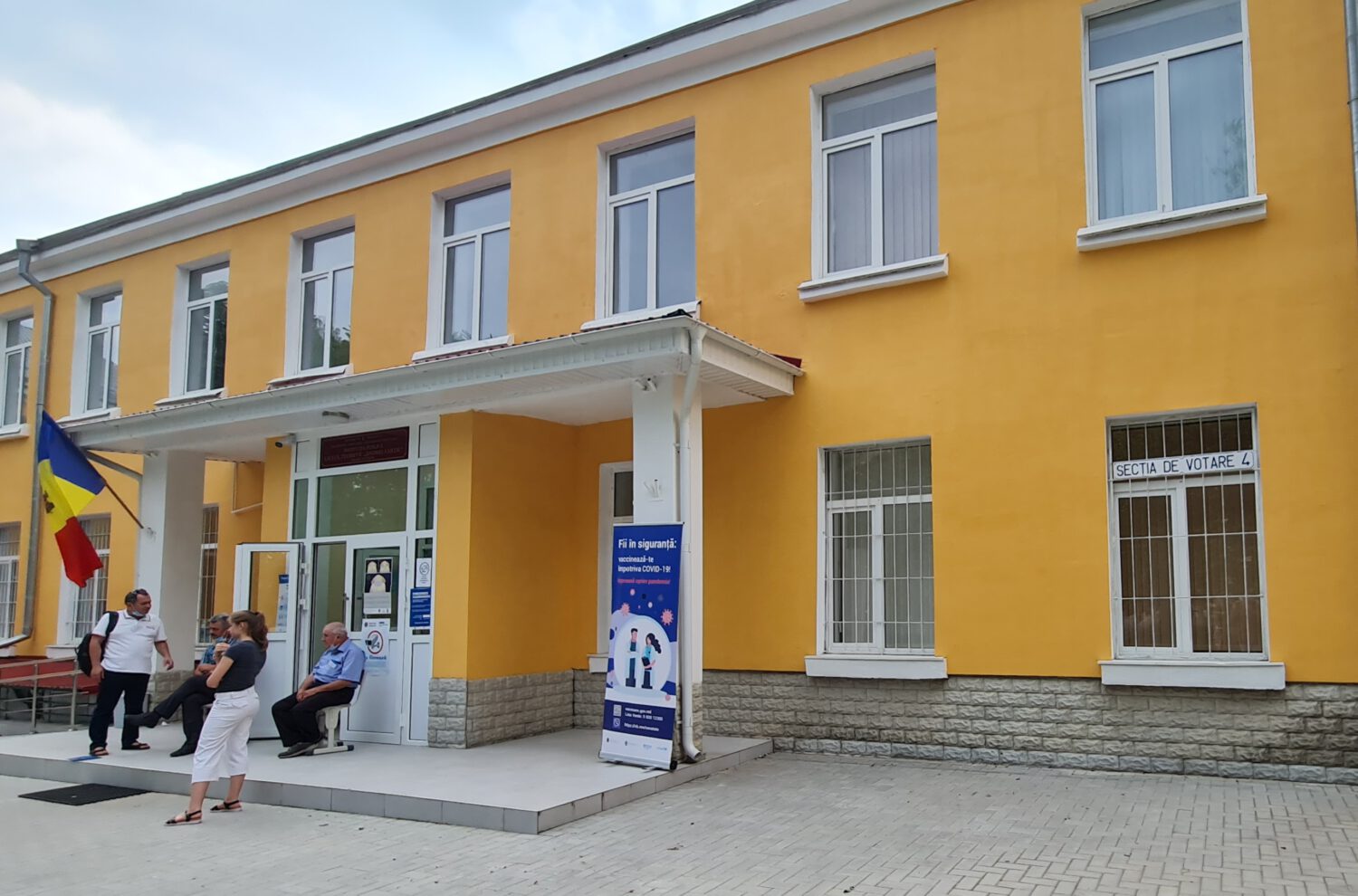 Despre participarea la vot la câteva secții din orașul Ialoveni 4 20210711 184437