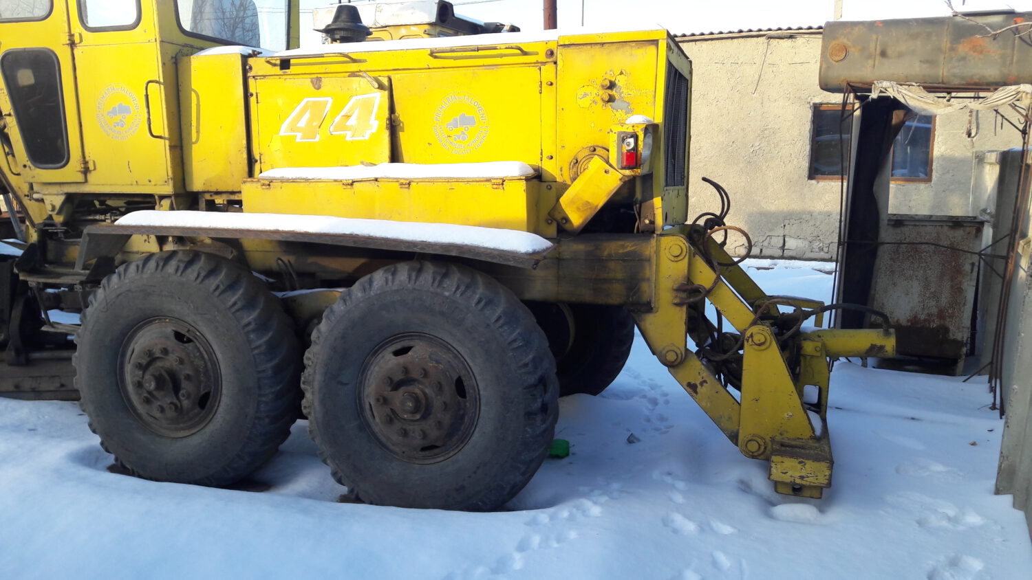 FOTO//După mai multe încercări, Primăria a vândut un autogreider la reducere, cu 70 mii de lei 5 Autogreiderul 9 02 2017