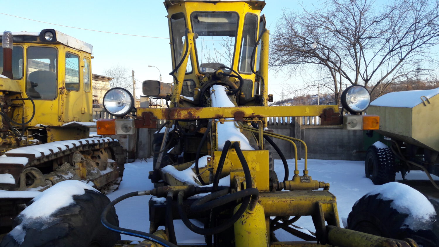 FOTO//După mai multe încercări, Primăria a vândut un autogreider la reducere, cu 70 mii de lei 4 Autogreiderul 9 02 2017 3