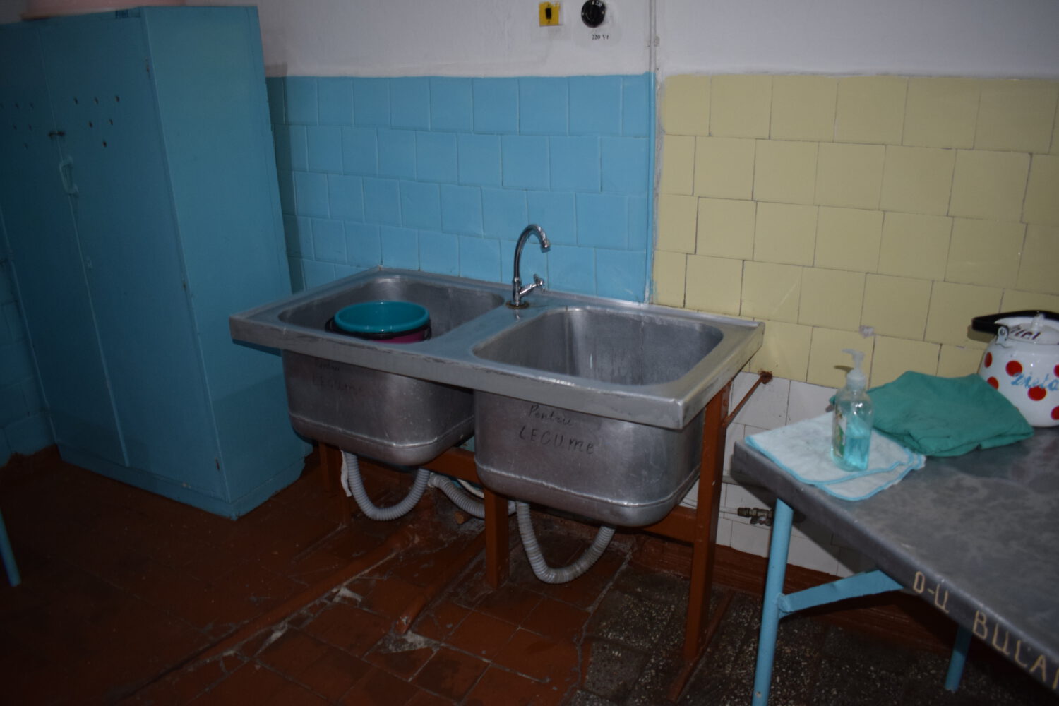 GALERIE FOTO// Spitalul raional Ialoveni a rămas FĂRĂ „bucătărie”. Vor apela la servicii de catering private 11 Lavoare pentru spalat legume