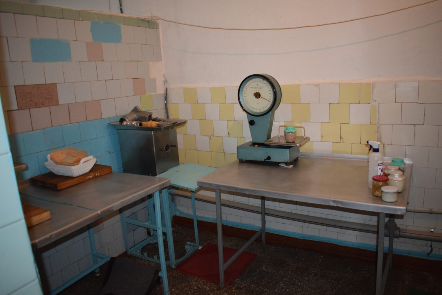 GALERIE FOTO// Spitalul raional Ialoveni a rămas FĂRĂ „bucătărie”. Vor apela la servicii de catering private 13 Locul pentru taiat paine