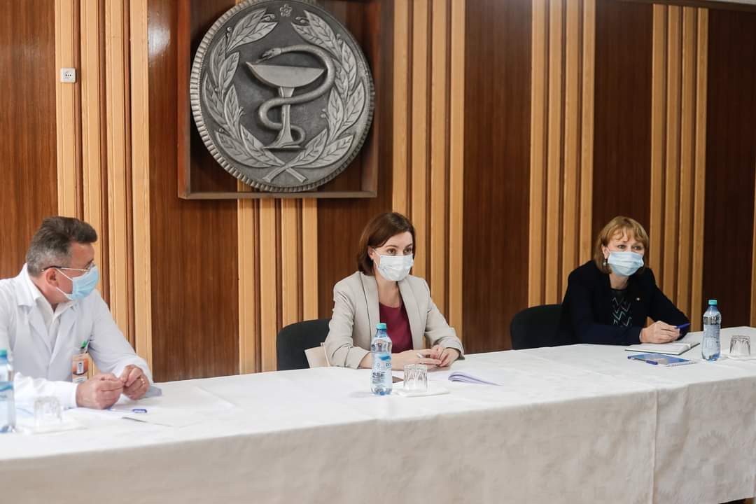 Galerie FOTO// Mesajul președintei Maia Sandu după vizita la Ialoveni 14 Maia Sandu intalnire cu medicii 5