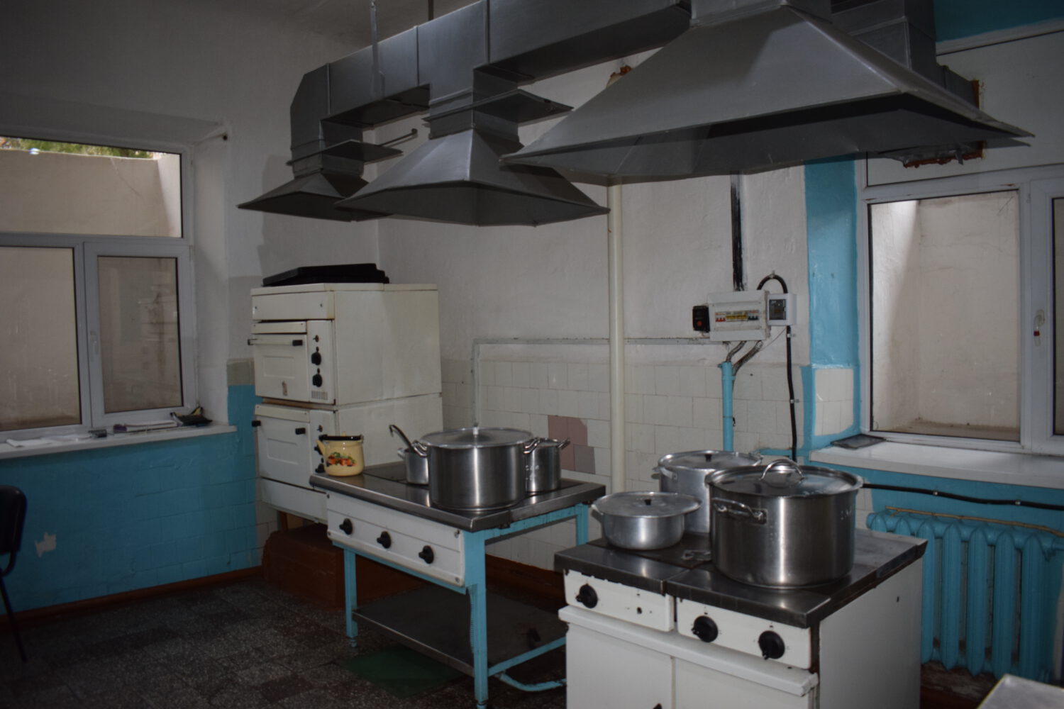 GALERIE FOTO// Spitalul raional Ialoveni a rămas FĂRĂ „bucătărie”. Vor apela la servicii de catering private 12 Plite electrice pentru gatit