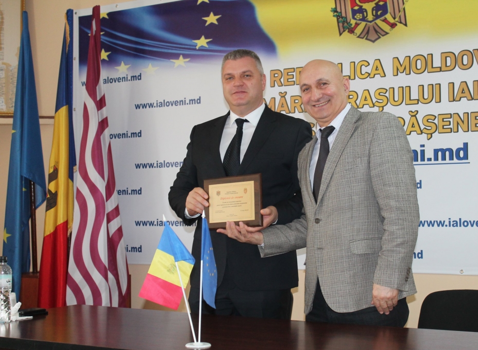 Un primar din România va primi Titlul de „Cetățean de onoare al orașului Ialoveni” 1 pistol armasu vizita din 2019