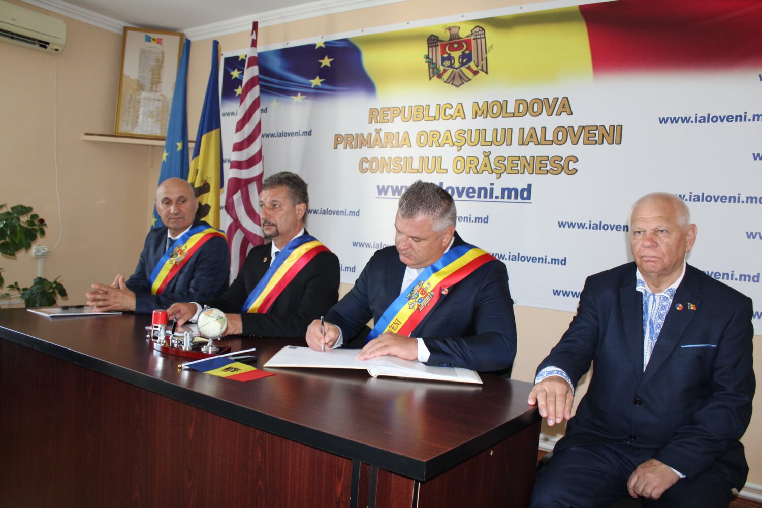 FOTO// Primarul orașului Buftea a devenit Cetățean de Onoare al orașului Ialoveni 2 Ialoveni Buftea 1
