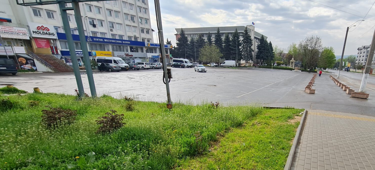 VIDEO// Primarul orașului Ialoveni are planuri mari pentru „Piața Unirii”/parcarea 3 piata unirii la 20210502 3