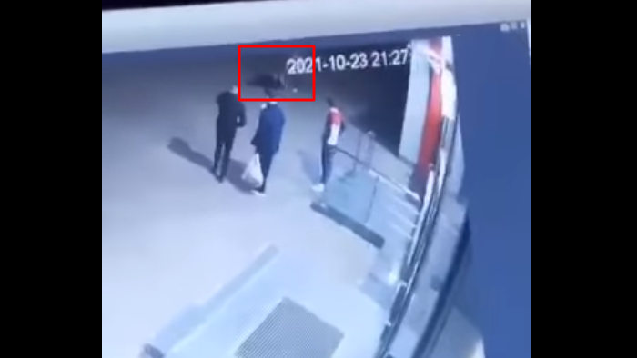 Un minor a fost bătut în fața unui magazin din orașul Ialoveni. Agresorii au fost identificați 1 Screenshot 2021 10 25T174223.656