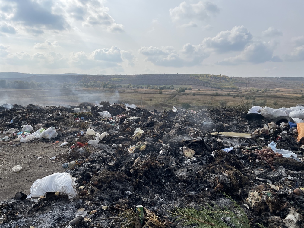 Apel disperat al primarului din Bardar: selectați deșeurile și nu dați foc la gunoiște! 2 gunoiste bardar 2
