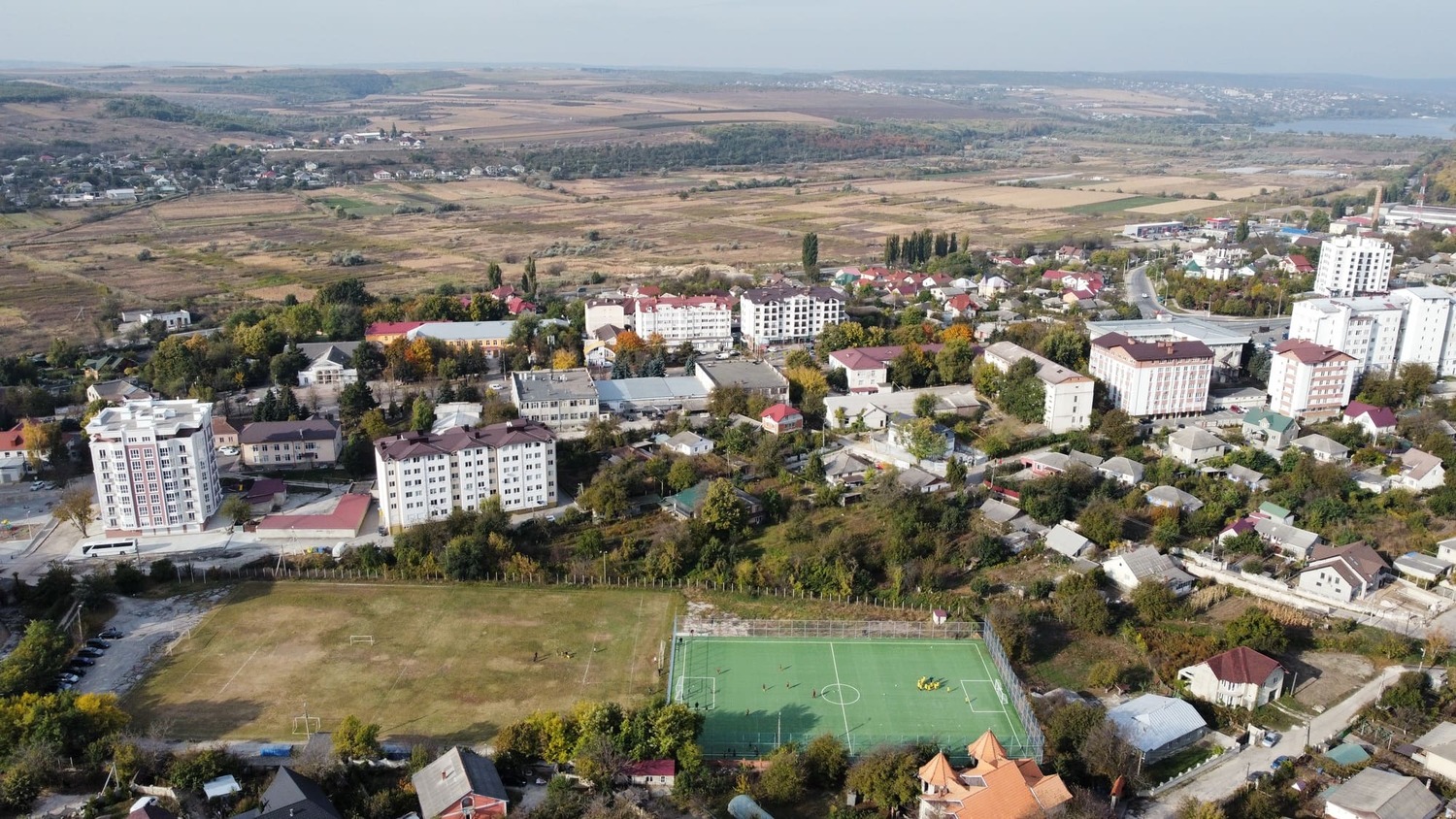 FOTO// Stadion nou de minifotbal de 2,4 milioane lei în centrul orașului Ialoveni 2 stadion minifotbal ialoveni 2021 1 1