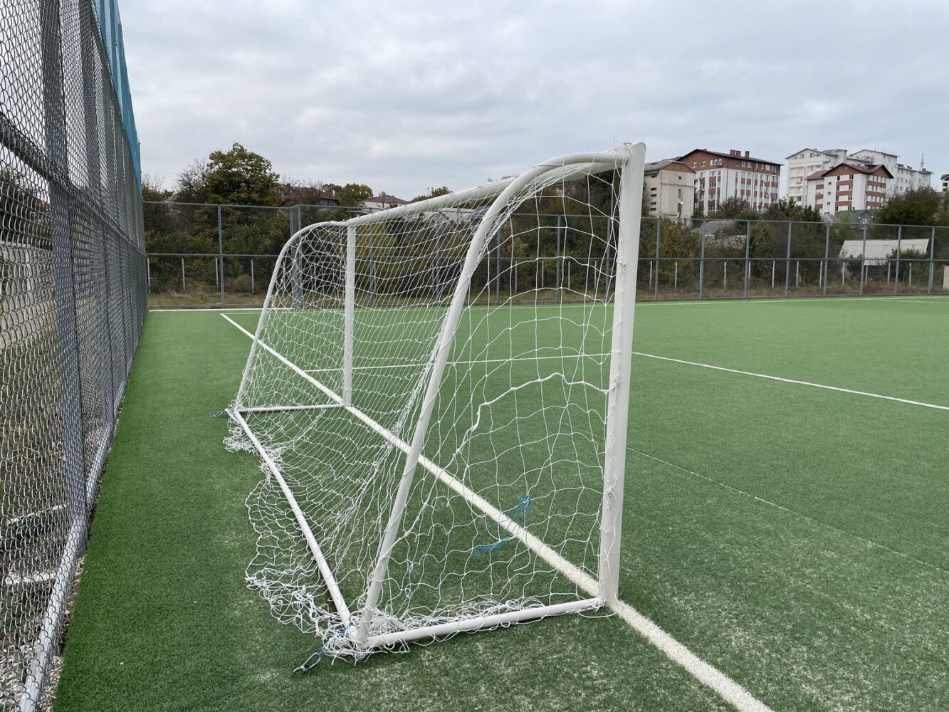 FOTO// Stadion nou de minifotbal de 2,4 milioane lei în centrul orașului Ialoveni 12 stadion minifotbal ialoveni 2021 12