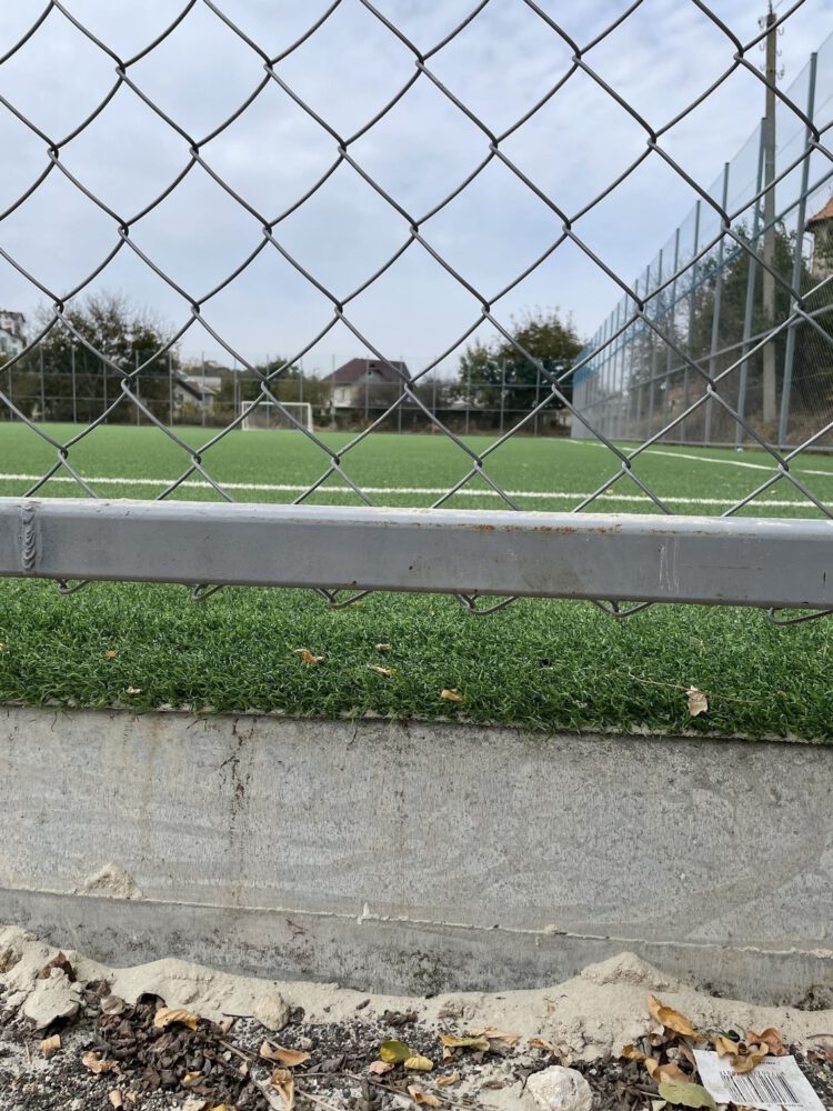 FOTO// Stadion nou de minifotbal de 2,4 milioane lei în centrul orașului Ialoveni 13 stadion minifotbal ialoveni 2021 13
