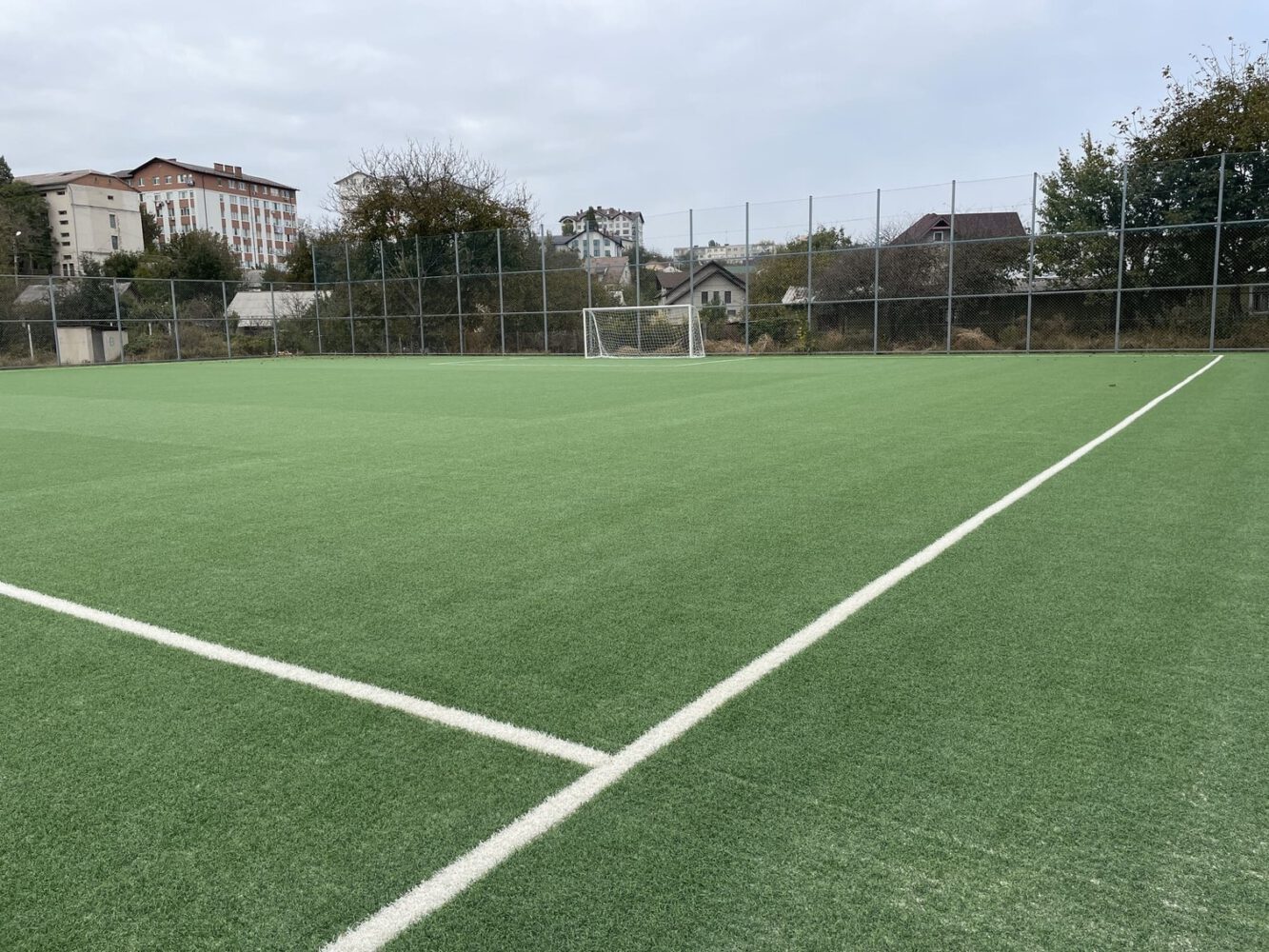 FOTO// Stadion nou de minifotbal de 2,4 milioane lei în centrul orașului Ialoveni 9 stadion minifotbal ialoveni 2021 9