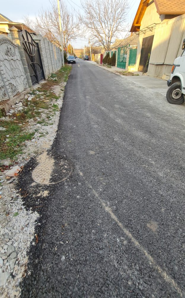 GALERIE FOTO cu asfaltul de pe strada Sf. Vineri din sectorul Albeni 15 str Sf Vineri asfalt 13