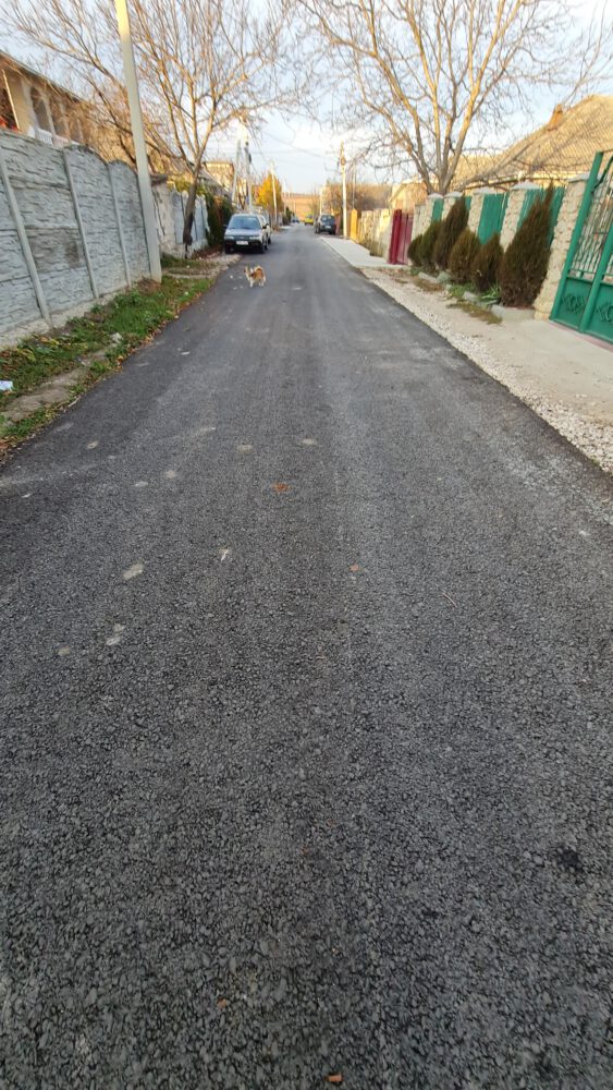 GALERIE FOTO cu asfaltul de pe strada Sf. Vineri din sectorul Albeni 16 str Sf Vineri asfalt 14