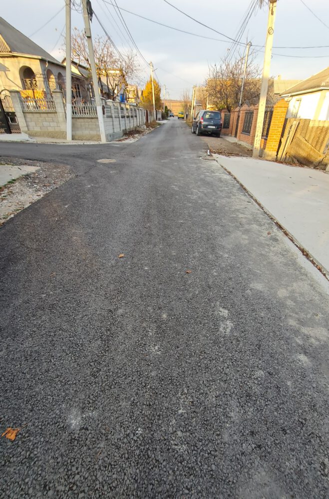 GALERIE FOTO cu asfaltul de pe strada Sf. Vineri din sectorul Albeni 17 str Sf Vineri asfalt 15