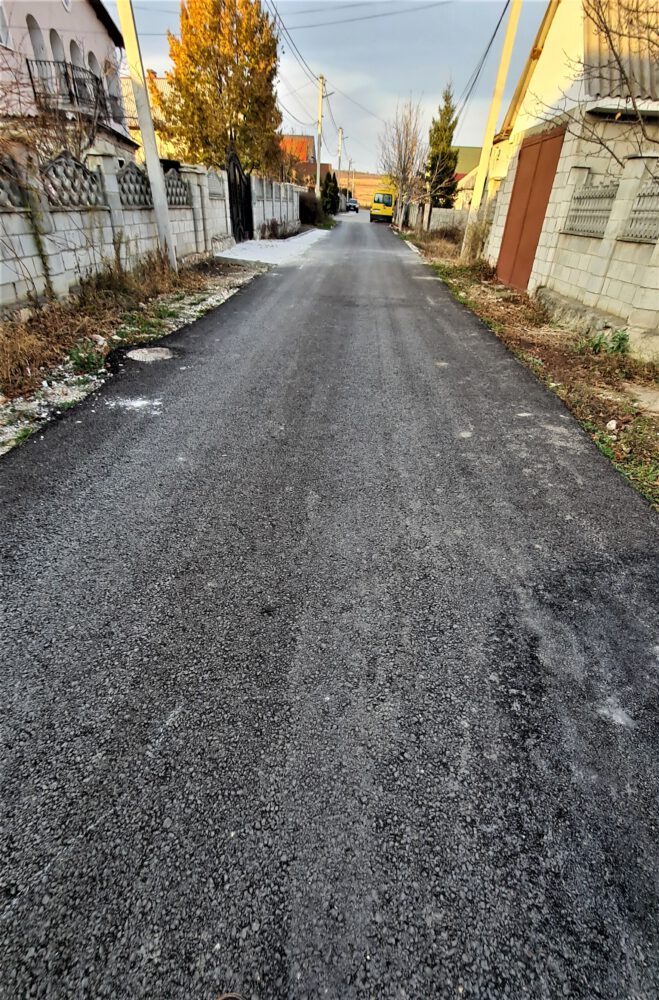 GALERIE FOTO cu asfaltul de pe strada Sf. Vineri din sectorul Albeni 19 str Sf Vineri asfalt 17
