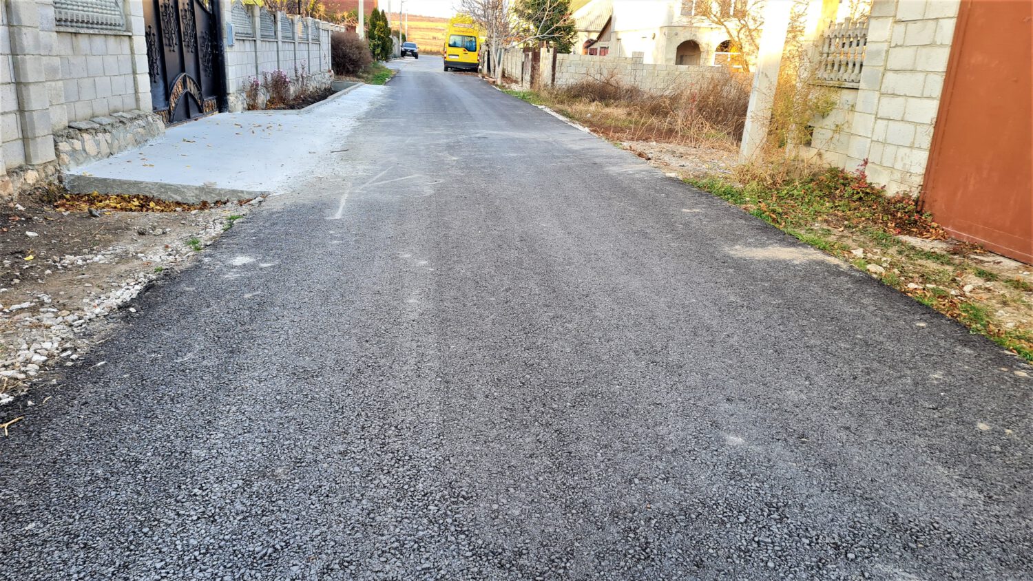 GALERIE FOTO cu asfaltul de pe strada Sf. Vineri din sectorul Albeni 20 str Sf Vineri asfalt 18