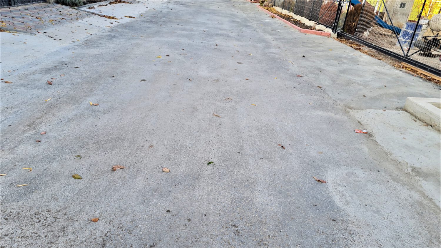 GALERIE FOTO cu asfaltul de pe strada Sf. Vineri din sectorul Albeni 24 str Sf Vineri asfalt 22