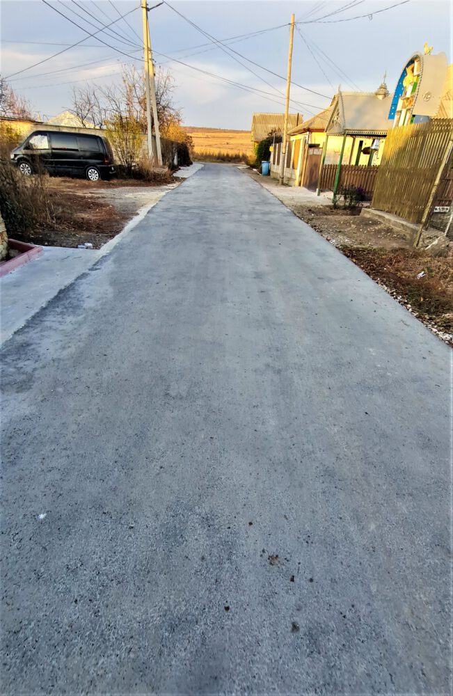 GALERIE FOTO cu asfaltul de pe strada Sf. Vineri din sectorul Albeni 25 str Sf Vineri asfalt 23