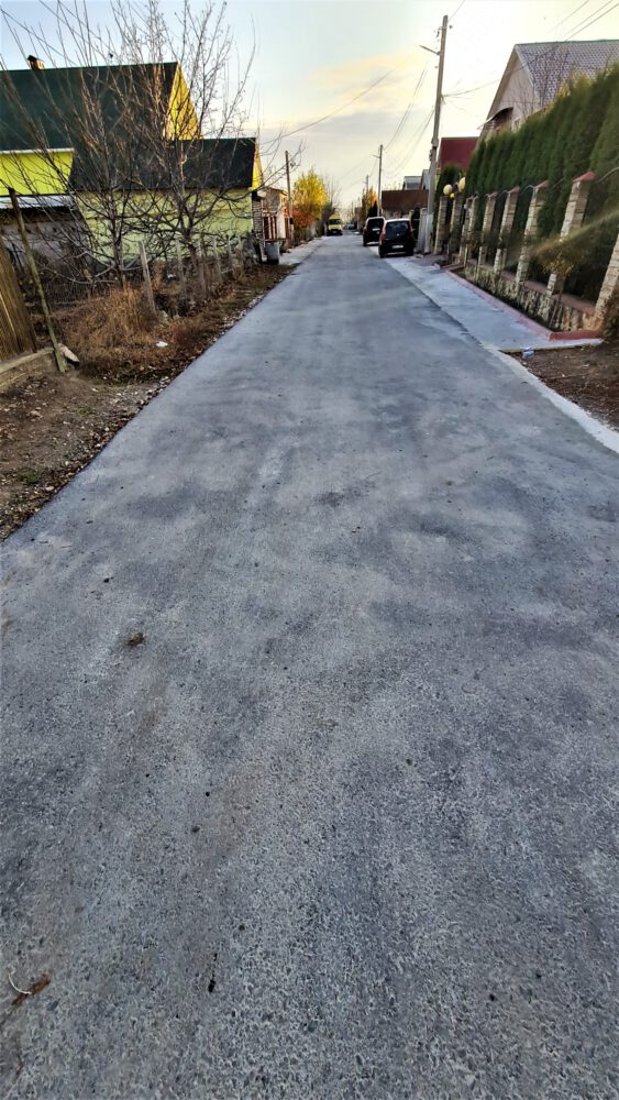 GALERIE FOTO cu asfaltul de pe strada Sf. Vineri din sectorul Albeni 26 str Sf Vineri asfalt 24