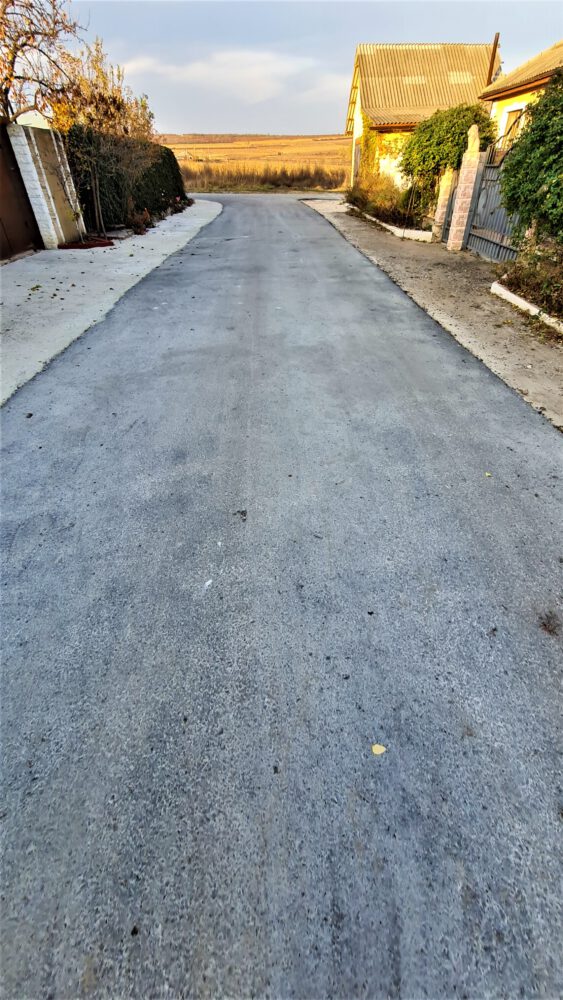 GALERIE FOTO cu asfaltul de pe strada Sf. Vineri din sectorul Albeni 27 str Sf Vineri asfalt 25