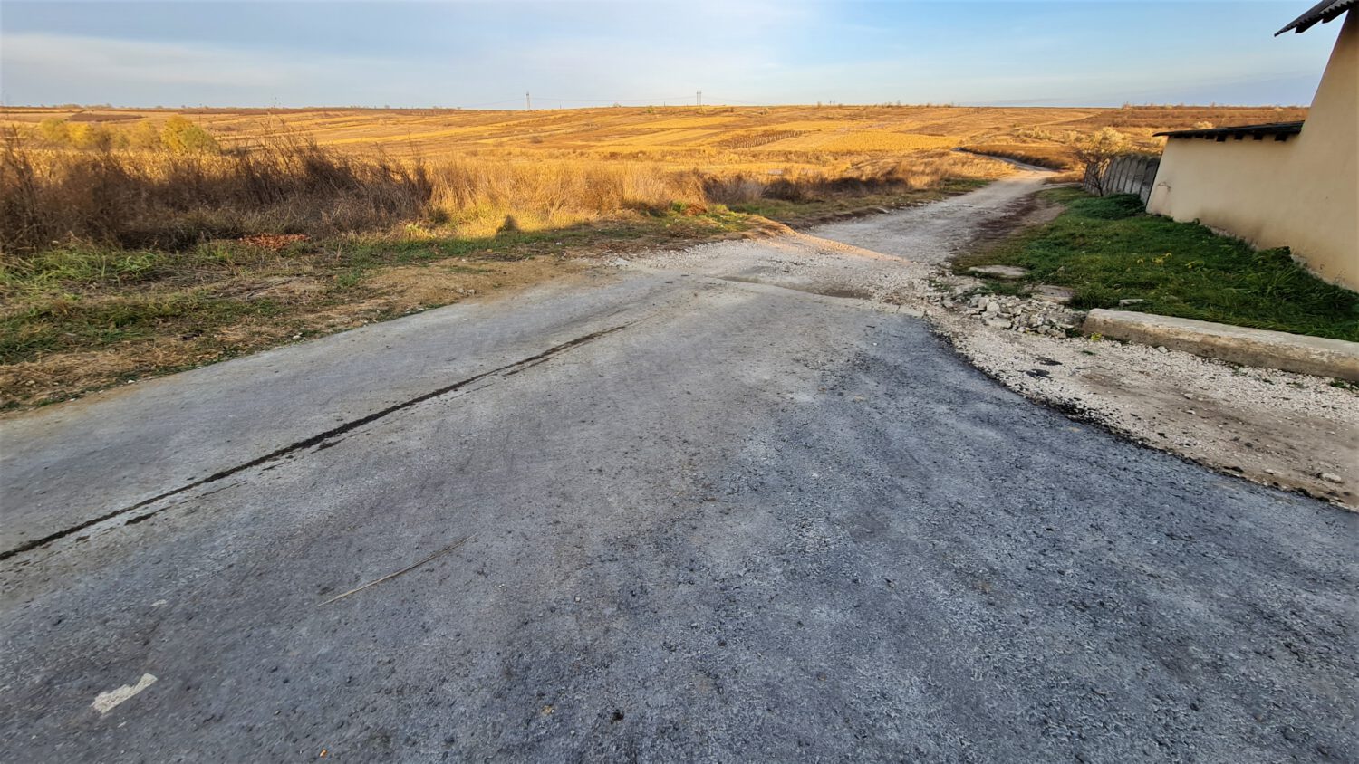 GALERIE FOTO cu asfaltul de pe strada Sf. Vineri din sectorul Albeni 29 str Sf Vineri asfalt 27