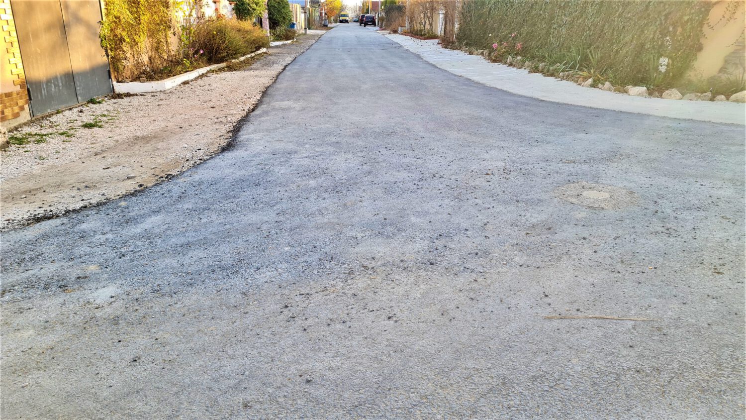GALERIE FOTO cu asfaltul de pe strada Sf. Vineri din sectorul Albeni 30 str Sf Vineri asfalt 28