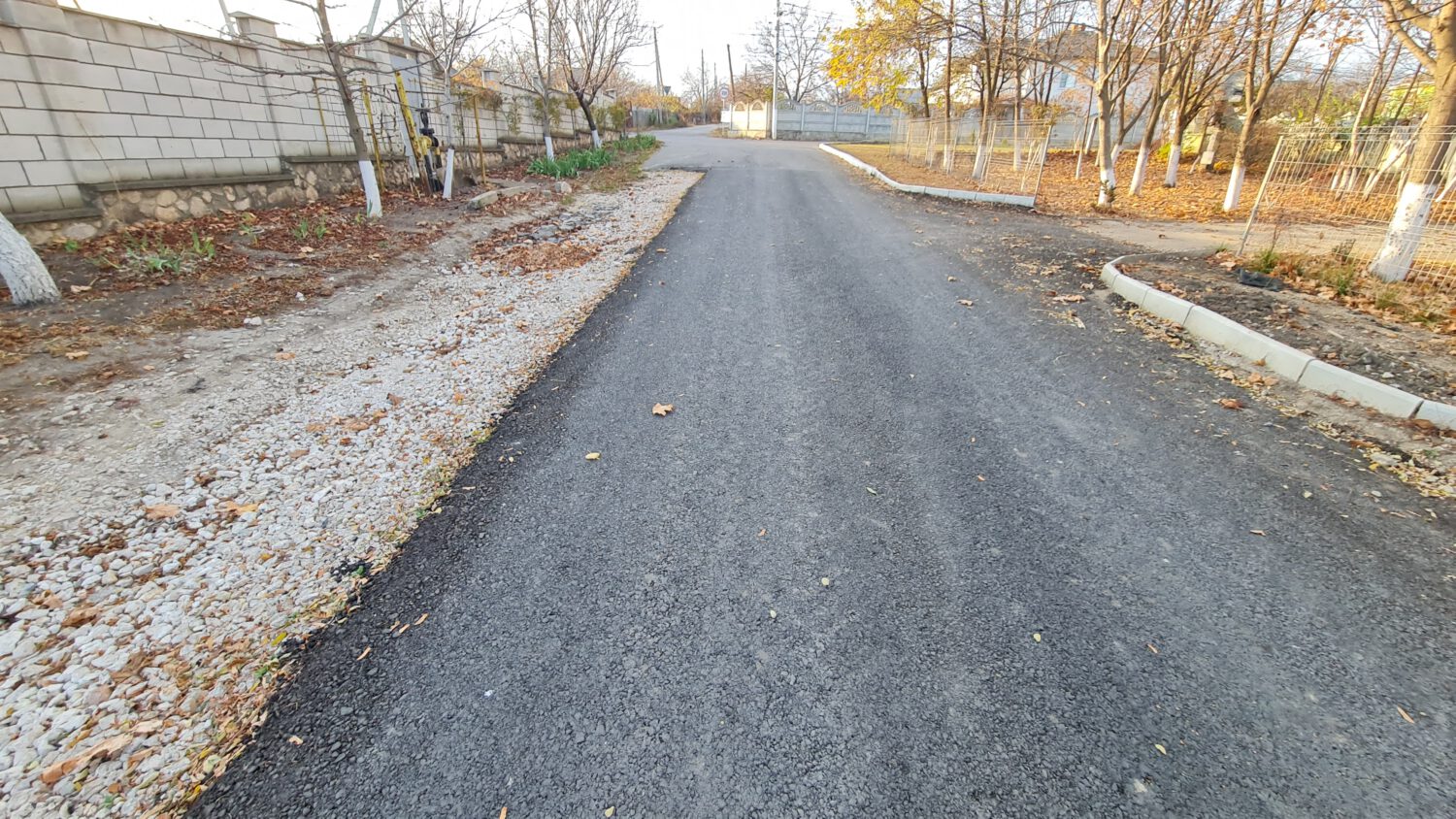 GALERIE FOTO cu asfaltul de pe strada Sf. Vineri din sectorul Albeni 3 str Sf Vineri asfalt 3