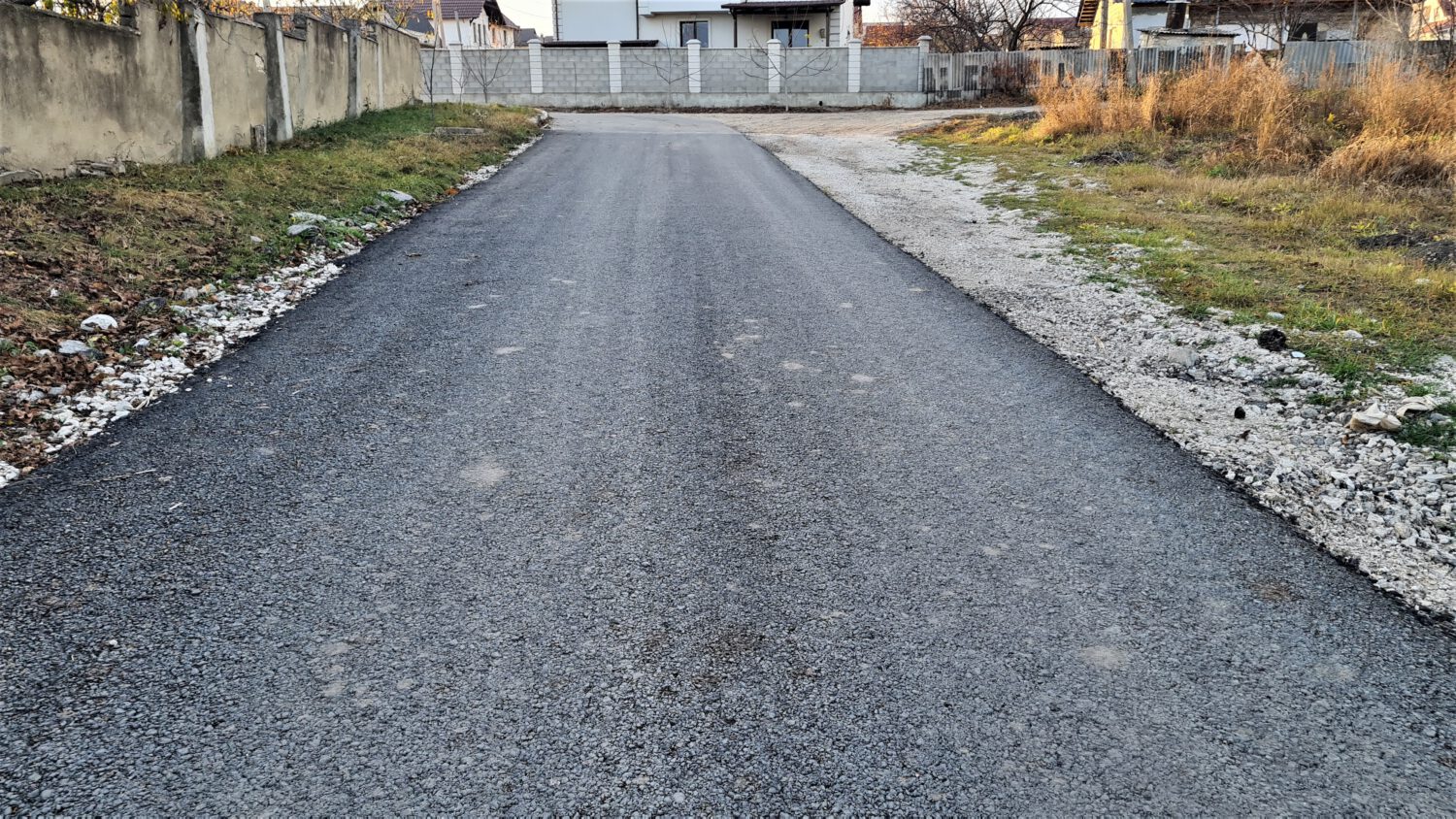 GALERIE FOTO cu asfaltul de pe strada Sf. Vineri din sectorul Albeni 33 str Sf Vineri asfalt 31