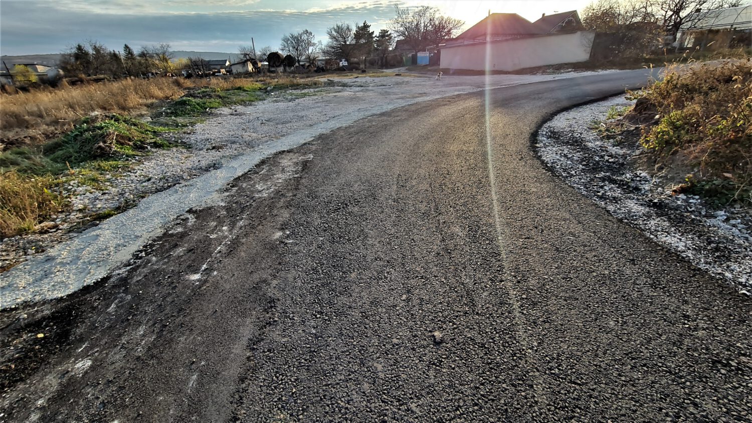 GALERIE FOTO cu asfaltul de pe strada Sf. Vineri din sectorul Albeni 8 str Sf Vineri asfalt 6