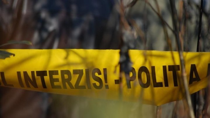 Corpul neînsuflețit al unui bărbat a fost descoperit ieri la Molești 1 politia nu treceti 05842300 66504900