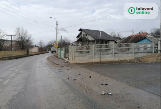FOTO// Accident în orașul Ialoveni. O tânără a intrat cu mașina într-un gard 2 accident Petre Stefanuca 2