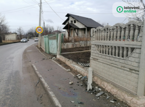 FOTO// Accident în orașul Ialoveni. O tânără a intrat cu mașina într-un gard 3 accident Petre Stefanuca