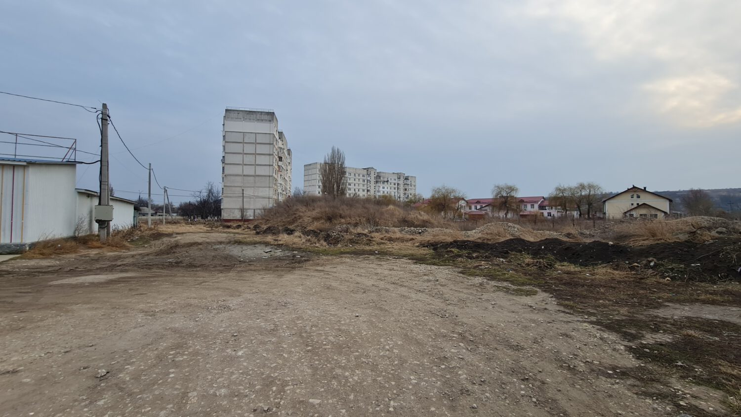 Solicitare de construcție a unui bloc cu 7 ETAJE și parter pe strada N. Testimițeanu (în spate la piață) 10 Teren linga Piata bloc 7 etaje 2