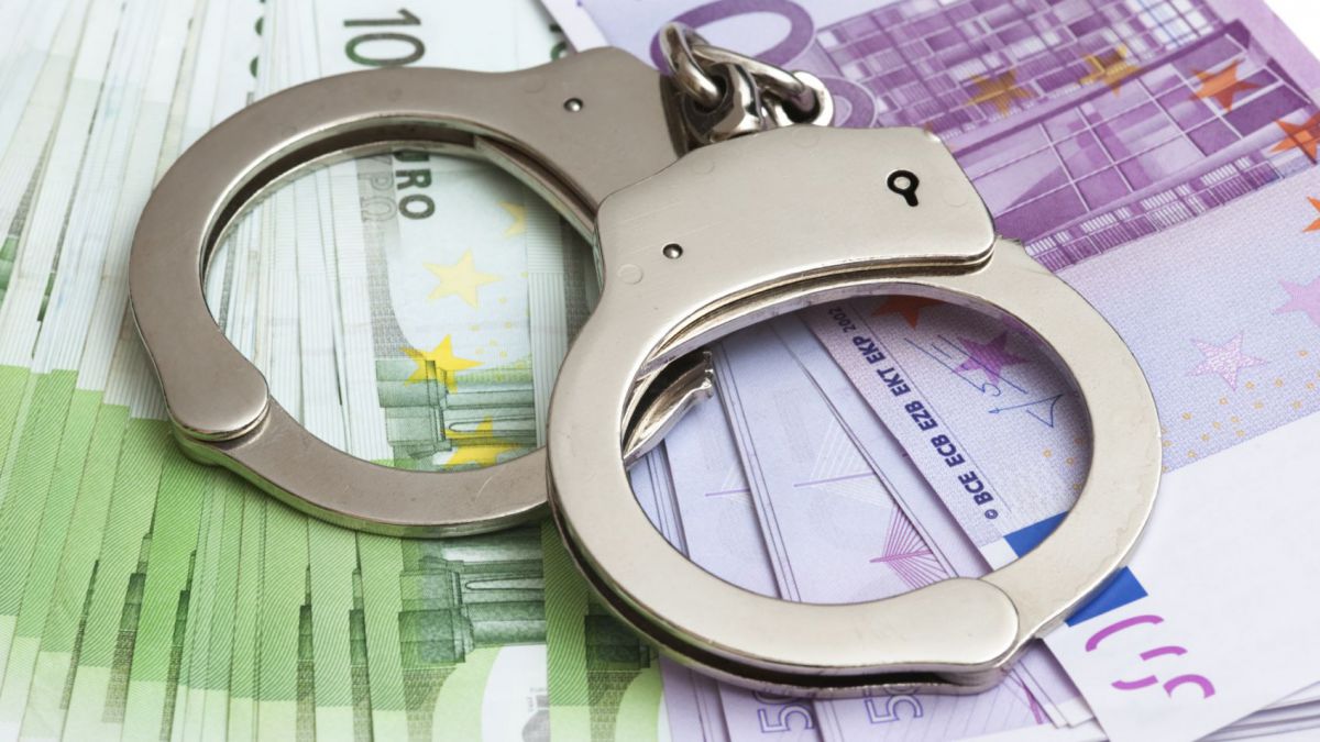 Dosar penal privind recepția finală a unui bloc de locuit din orașul Ialoveni 1 fostul procuror general interimar a fost retinut pentru estorcarea a 45 000 de euro 33210