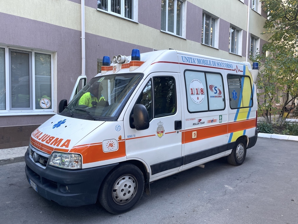 FOTO// Donație din Italia: ambulanță pentru Spitalul raional și autospecială pentru școala din Puhoi 1 ambulanta spitalul raional ialoveni 1