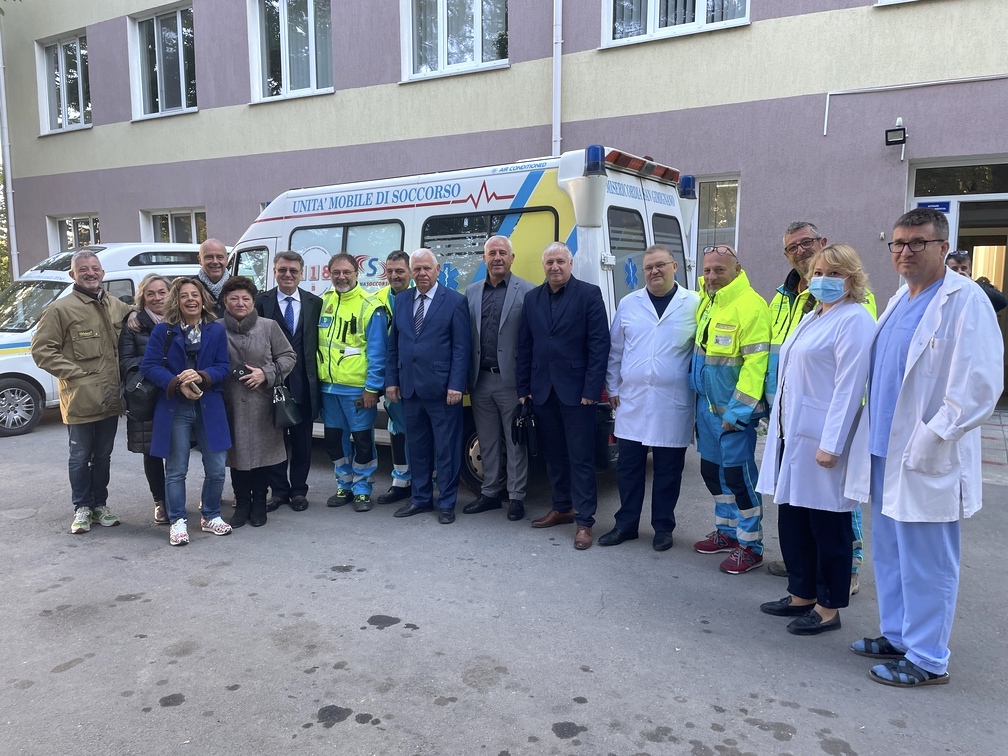 FOTO// Donație din Italia: ambulanță pentru Spitalul raional și autospecială pentru școala din Puhoi 3 ambulanta spitalul raional ialoveni 3