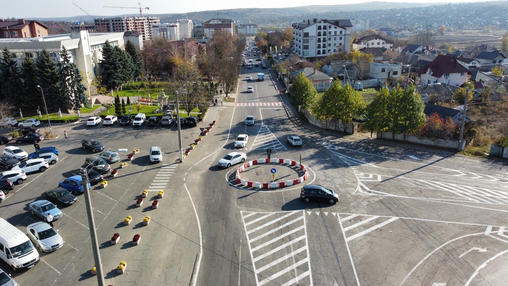 <strong>Încă două sensuri giratorii se planifică a fi amenajate în zona centrală a orașului Ialoveni</strong> 1 sens giratoriu 1