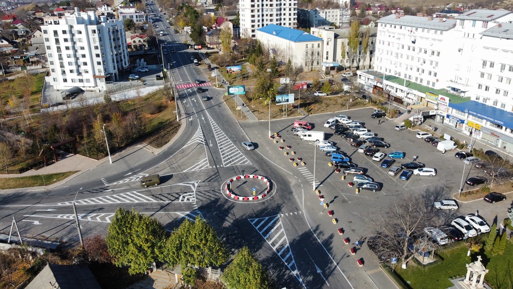 <strong>Încă două sensuri giratorii se planifică a fi amenajate în zona centrală a orașului Ialoveni</strong> 3 sens giratoriu 2
