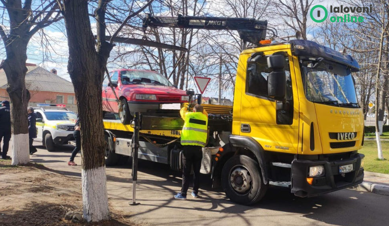 Ialoveni: Mașini parcate neregulamentar, ridicate de polițiști 1 masini ridicate Ialoveni