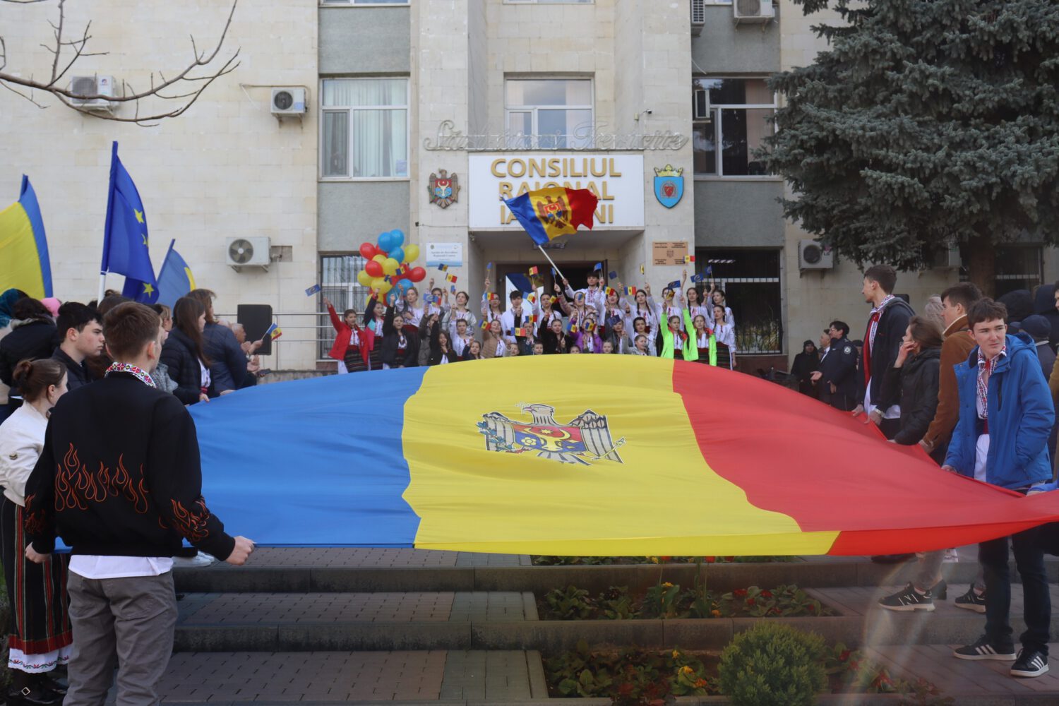 (GALERIE FOTO) 27 aprilie marcăm Ziua tricolorului Republicii Moldova 5 343506811 568608902041042 3402853978315826801 n 1
