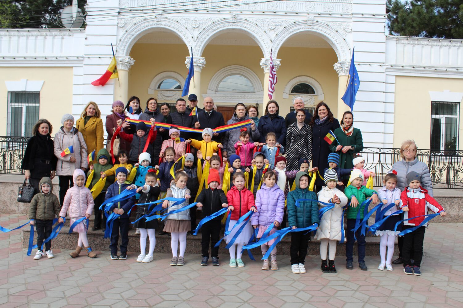(GALERIE FOTO) 27 aprilie marcăm Ziua tricolorului Republicii Moldova 9 Primaria Ialoveni 2